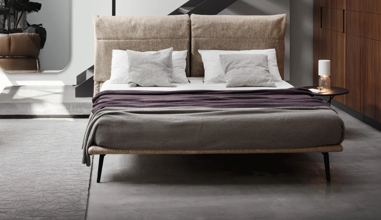 Letto in tessuto con testiera Landa di Calligaris